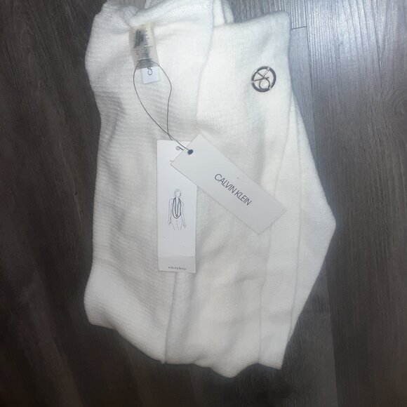 Calvin Klien Ivory Infinity scarf- NWT - Picture 7 of 8